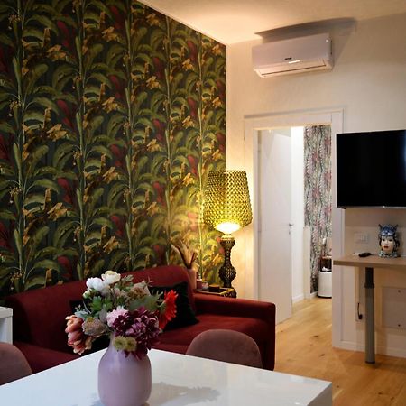 Peony House - 10 Min Duomo Apartment มิลาน ภายนอก รูปภาพ