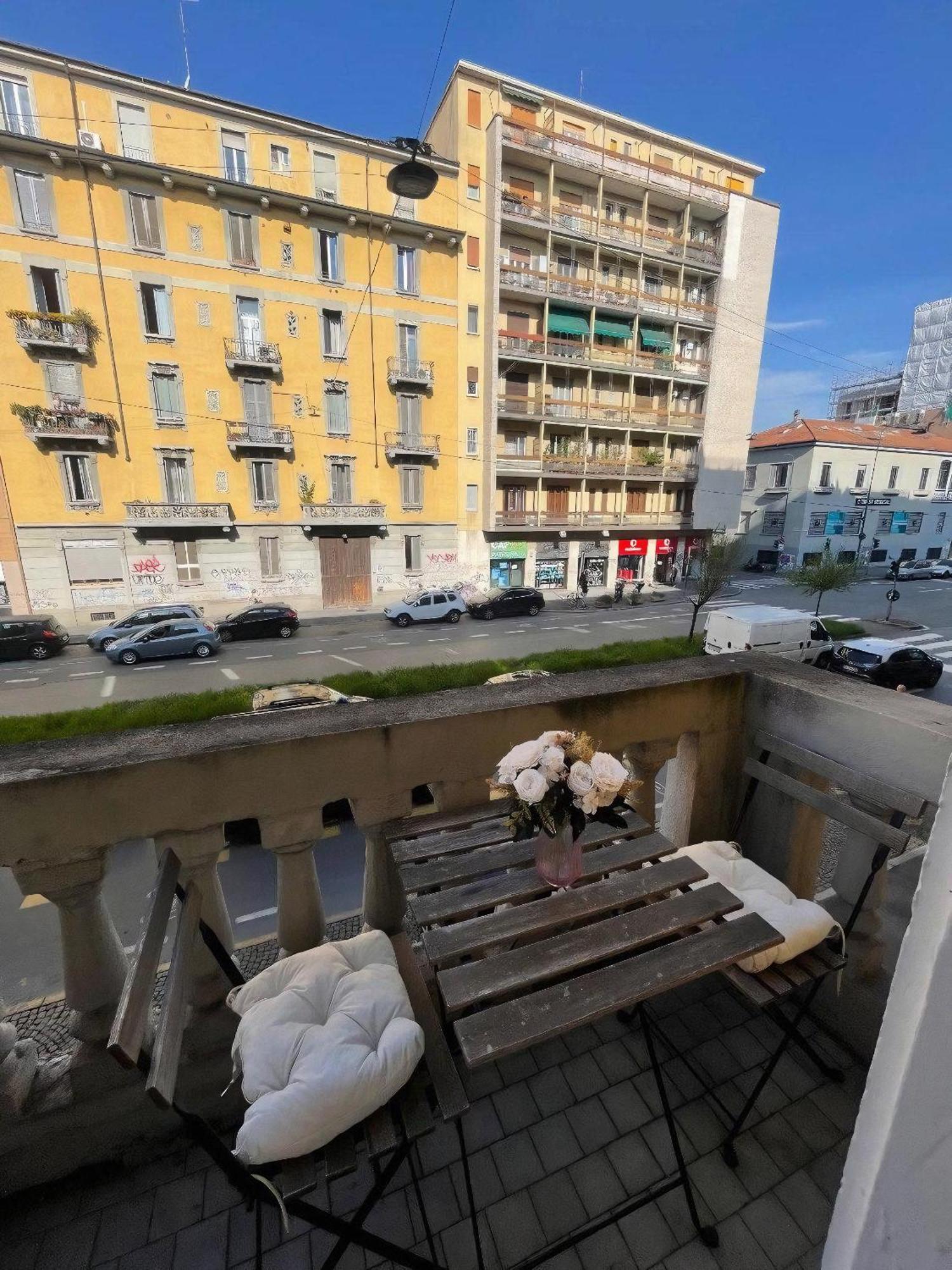 Peony House - 10 Min Duomo Apartment มิลาน ภายนอก รูปภาพ