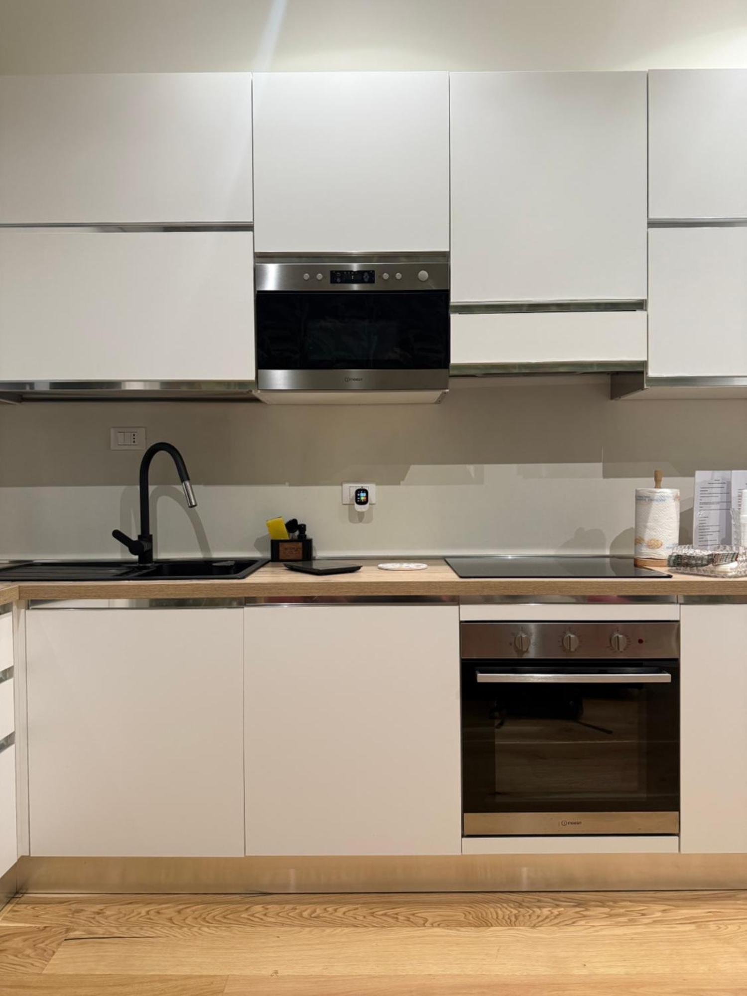 Peony House - 10 Min Duomo Apartment มิลาน ภายนอก รูปภาพ